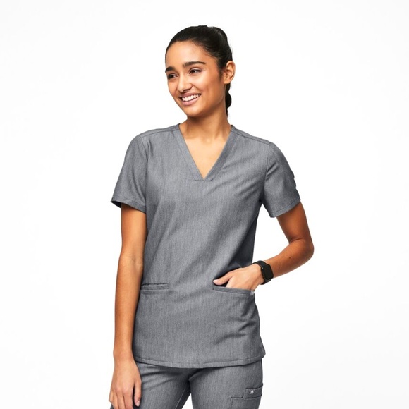 FIGS Casma Three-Pocket Scrub Top - Picture 3 of 7